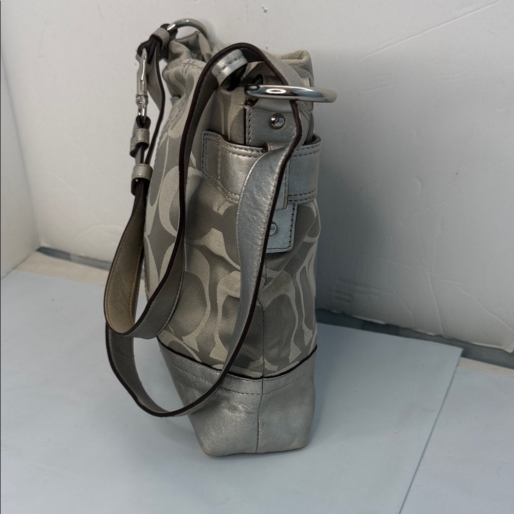 Stylish Gray Shoulder Bag - Picture 5 of 9